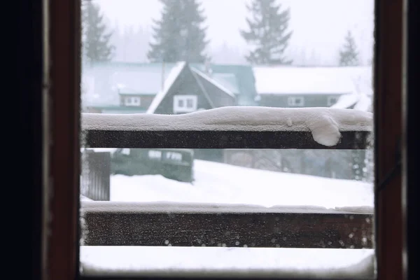 Blick Auf Schöne Landschaft Durch Fenster Wintermorgen — Stockfoto