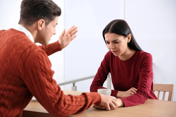 Paar Streitet Sich Café Beziehungsprobleme — Stockfoto