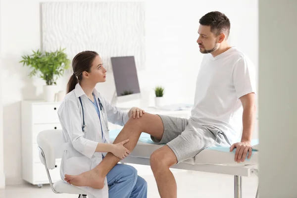 Female Orthopedist Examining Patient Leg Clinic — Stock Photo, Image