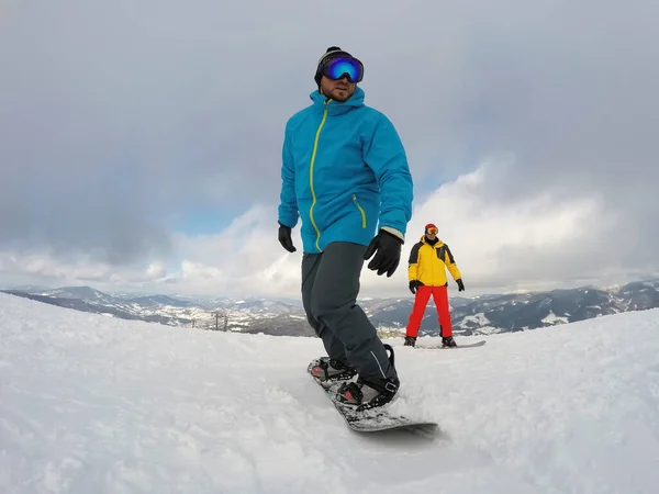 Homem Fazer Snowboard Estação Esqui Férias Inverno — Fotografia de Stock