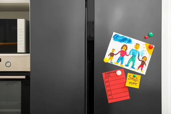 Modern Refrigerator Child Drawing Notes Magnets Kitchen — Stock Photo, Image