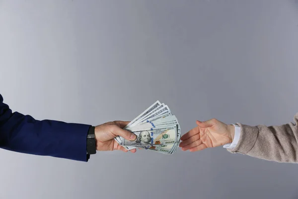 Homem Dando Suborno Dinheiro Para Mulher Fundo Cinza Close — Fotografia de Stock