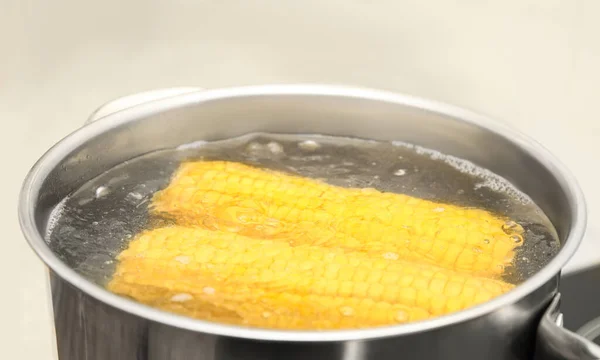 Panela Com Milho Fervente Cozinha Close — Fotografia de Stock