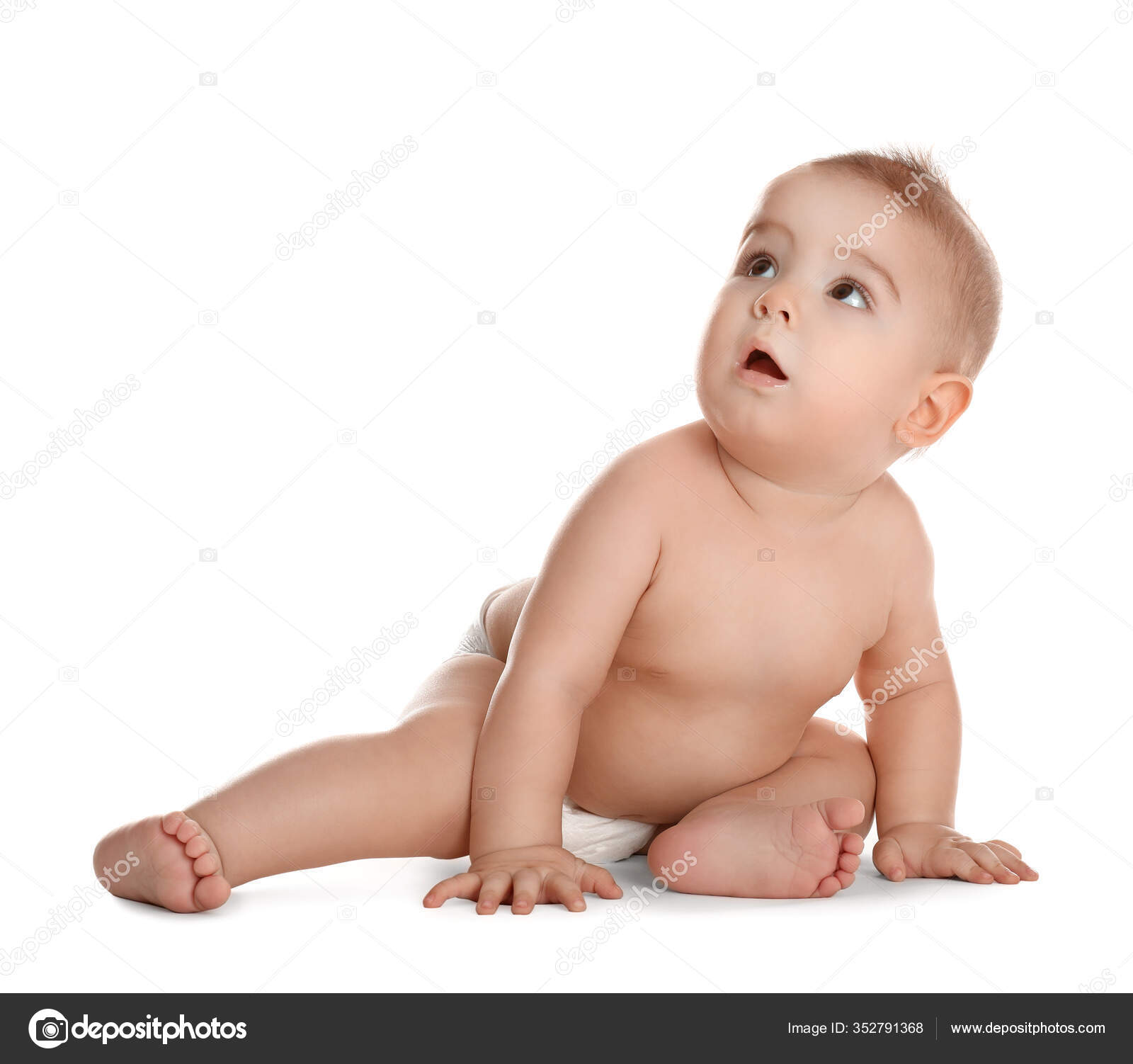 Mignon Petit Bebe Couche Sur Fond Blanc Image Libre De Droit Par Newafrica C