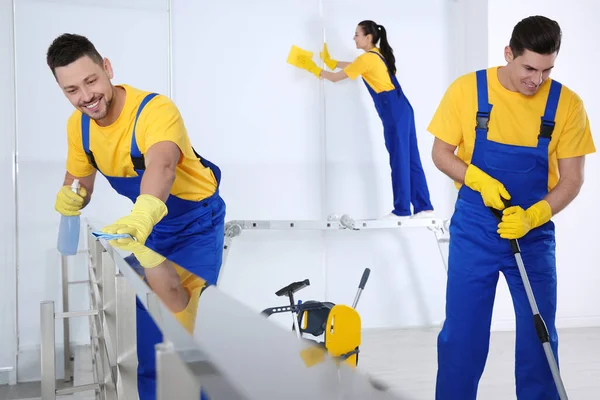 Team Professional Janitors Cleaning Room Renovation — Stock Photo, Image