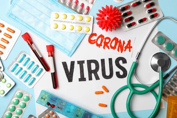 Плоский Композицію Фразою Corona Virus Ліками Світло Синьому Фоні — стокове фото