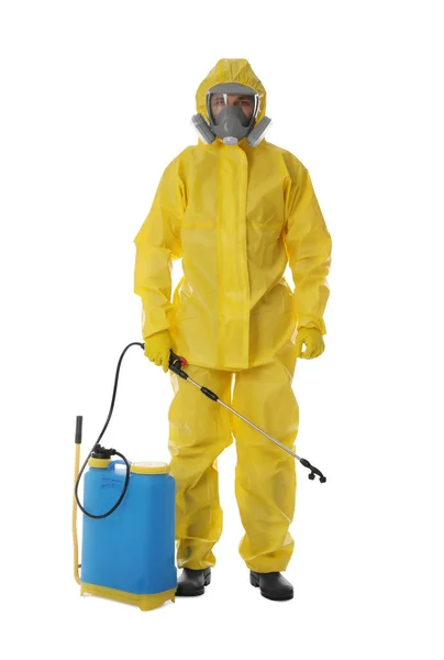 白い背景に殺虫剤噴霧器で保護服を着た男 害虫駆除 — ストック写真