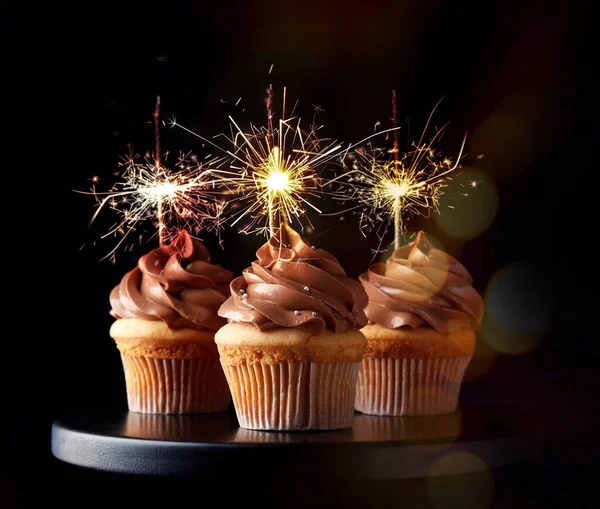 Birthday Cupcakes Sparklers Stand Dark Background — Stock Photo, Image