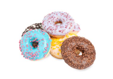 Beyaz arka planda tatlı, jöleli çörekler.