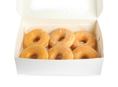 Lezzetli çörekler beyaz kutuda izole edilmiş.