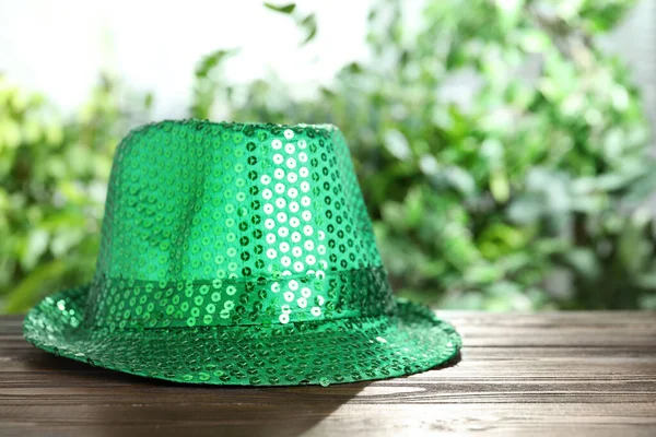 Cappello Leprecauno Verde Tavolo Legno Spazio Testo Festa San Patrizio — Foto Stock
