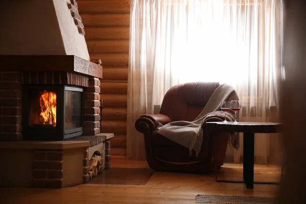 Interior Moderno Casa Campo Com Mobiliário Elegante Lareira Férias Inverno — Fotografia de Stock