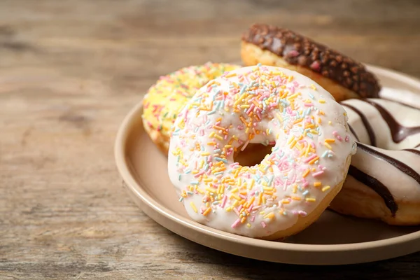 Deliciosas Rosquillas Acristaladas Sobre Mesa Madera Primer Plano — Foto de Stock