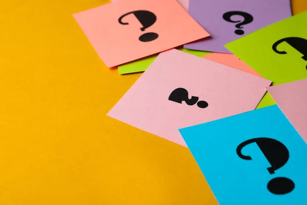 Paper Cards Question Marks Yellow Background Closeup — Stock Photo, Image
