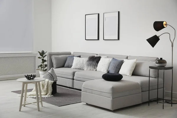 Interior Elegante Sala Estar Com Sofá Confortável — Fotografia de Stock