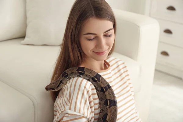 Young Woman Boa Constrictor Home Exotic Pet — Stock Photo, Image