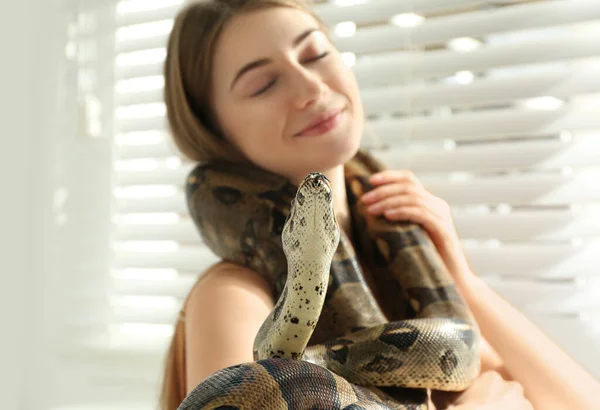 Young Woman Boa Constrictor Home Exotic Pet — Stock Photo, Image