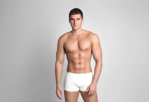 Uomo Con Corpo Sexy Sfondo Chiaro — Foto Stock