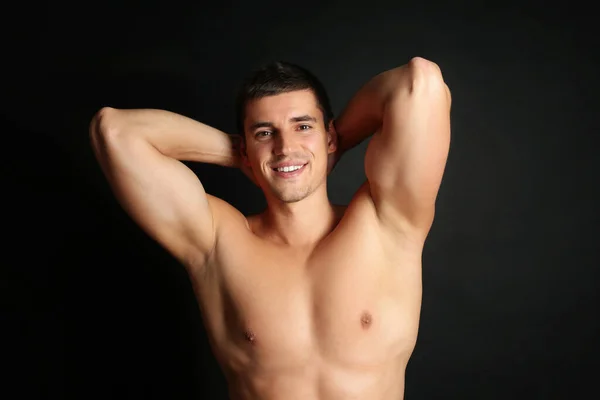 Mann Mit Sexy Körper Auf Schwarzem Hintergrund — Stockfoto
