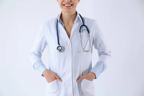 Junger Arzt Mit Stethoskop Auf Weißem Hintergrund Nahaufnahme — Stockfoto
