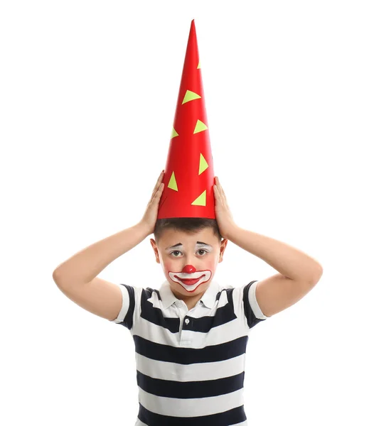 Niño Preadolescente Con Maquillaje Payaso Sombrero Fiesta Sobre Fondo Blanco — Foto de Stock