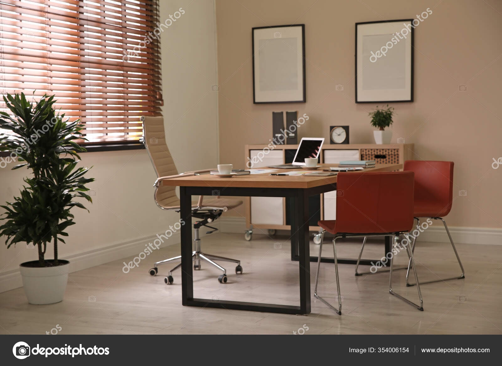 Oficina Del Director Con Gran Mesa Madera Diseño Interiores — Foto de