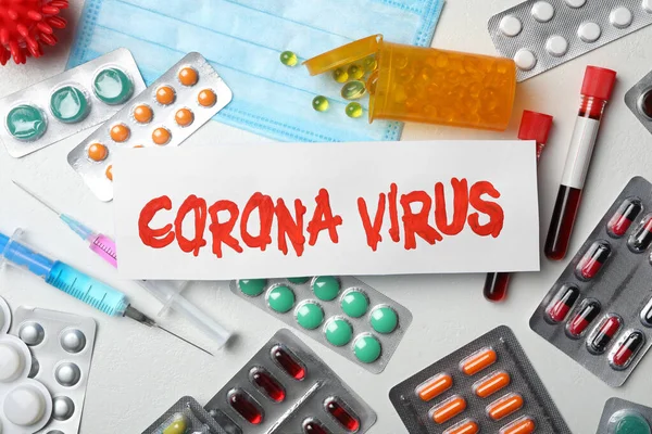 Плоский Композицію Фразою Corona Virus Ліками Білому Тлі — стокове фото