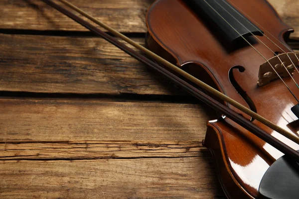 Clásico Violín Arco Sobre Fondo Madera Primer Plano Espacio Para — Foto de Stock