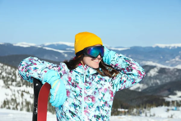 Jeune Femme Avec Équipement Ski Montagne Vacances Hiver — Photo