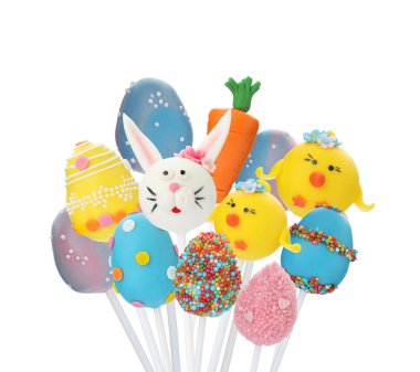 Beyaz arka planda farklı lezzetli pastalar.