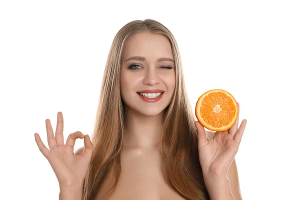 Jonge Vrouw Met Gesneden Sinaasappel Grapefruit Witte Achtergrond Vitaminerijk Voedsel — Stockfoto