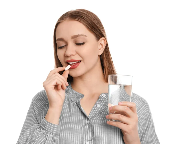 Wanita Muda Dengan Segelas Air Minum Pil Vitamin Dengan Latar — Stok Foto