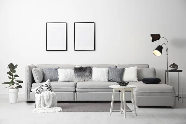 Stijlvolle Woonkamer Interieur Met Comfortabele Bank — Stockfoto