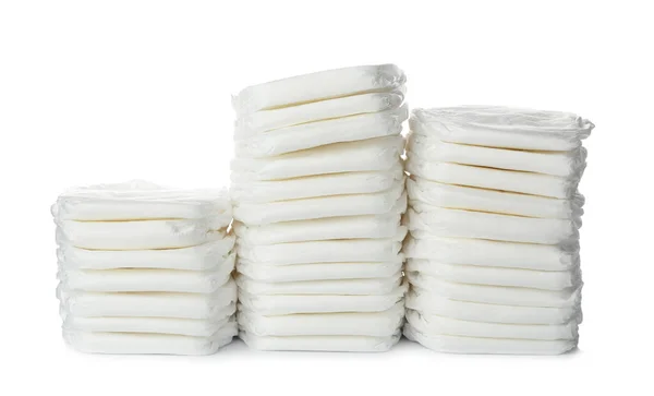 Pilhas Fraldas Para Bebês Isoladas Branco — Fotografia de Stock