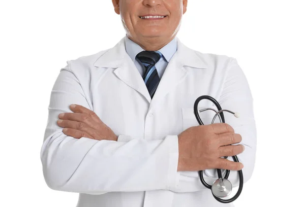 Médico Senior Con Estetoscopio Sobre Fondo Blanco Primer Plano —  Fotos de Stock