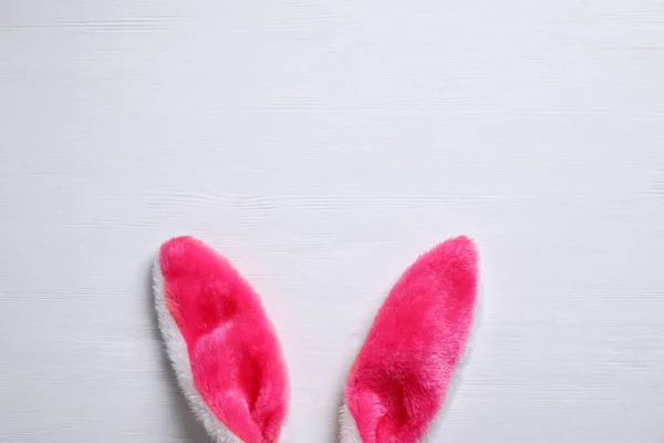Dekoratif Tavşan Kulakları Beyaz Ahşap Arka Plandaki Yazı Için Alan — Stok fotoğraf