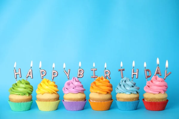 Cupcake Compleanno Con Candele Accese Sfondo Blu Spazio Testo — Foto Stock