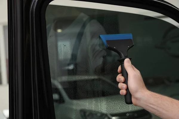 Worker Washing Tinted Car Window Workshop Closeup — 스톡 사진