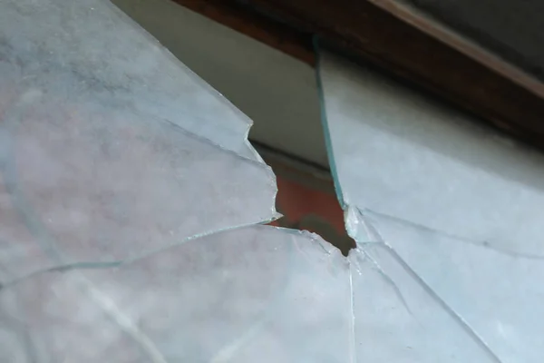 Zerbrochene Fenster Eines Verlassenen Hauses Freien Nahaufnahme Reparaturbedarf — Stockfoto