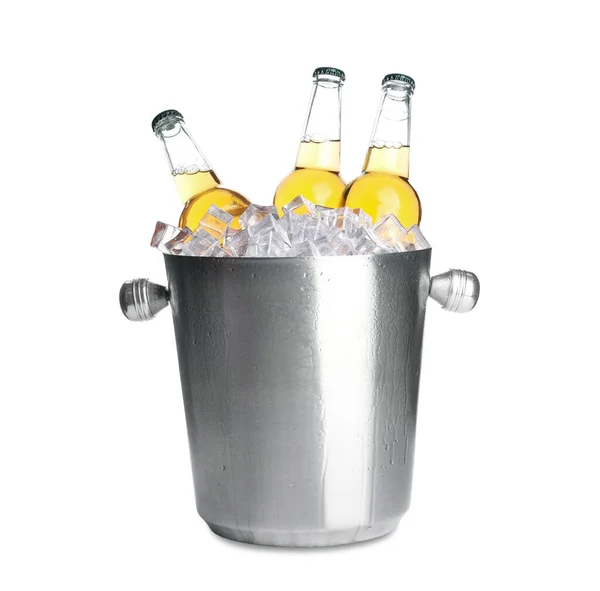 Cubo Metal Con Botellas Cerveza Cubitos Hielo Aislados Blanco — Foto de Stock