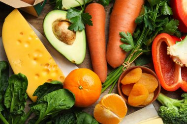 A vitamini açısından zengin taze ürünler, masa üzerinde, yakın plan