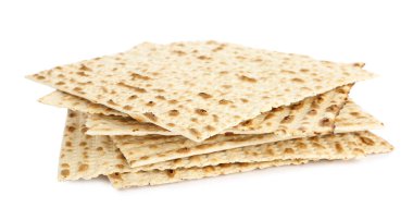 Hamursuz bayramı matzoları beyazda izole edilmiş. Pesach kutlaması