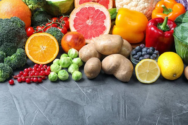 Gri Masada Vitamini Bakımından Zengin Ürünler — Stok fotoğraf