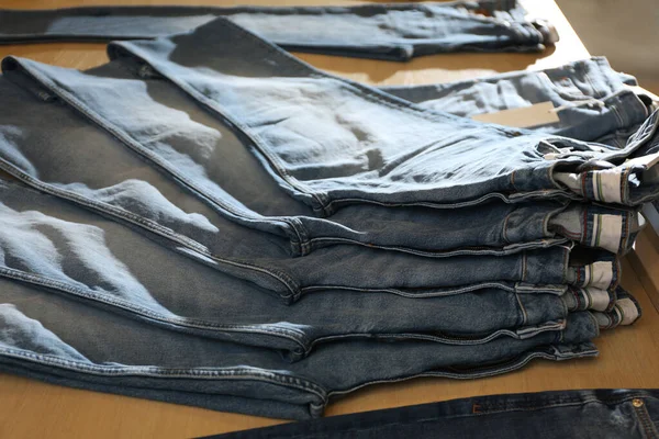 Snygga Blå Jeans Som Visas Butik — Stockfoto