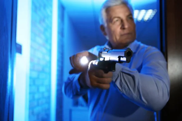 Professional Security Guard Gun Checking Dark Room Focus Hand — Stock Photo, Image