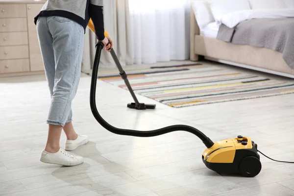 Young Woman Using Vacuum Cleaner Home Closeup — Stock Photo, Image