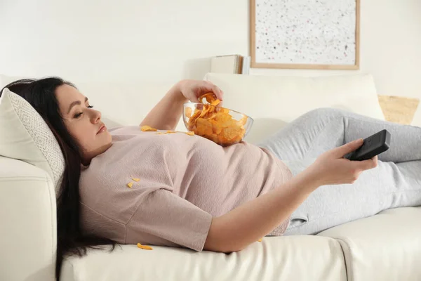 Lazy Overweight Woman Chips Watching Sofa Home — Stock Photo, Image