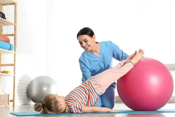Orthopedist Working Little Girl Hospital Gym — Stock Photo, Image