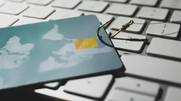 Haken Mit Kreditkarte Auf Computertastatur Nahaufnahme Konzept Zur Cyberkriminalität — Stockfoto