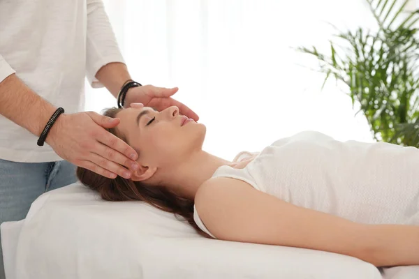 Young Woman Crystal Healing Session Therapy Room — Stock Photo, Image